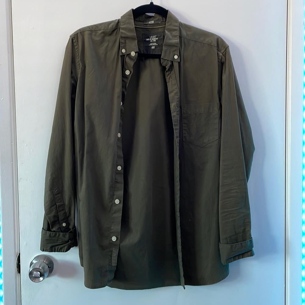 h&m olive button down